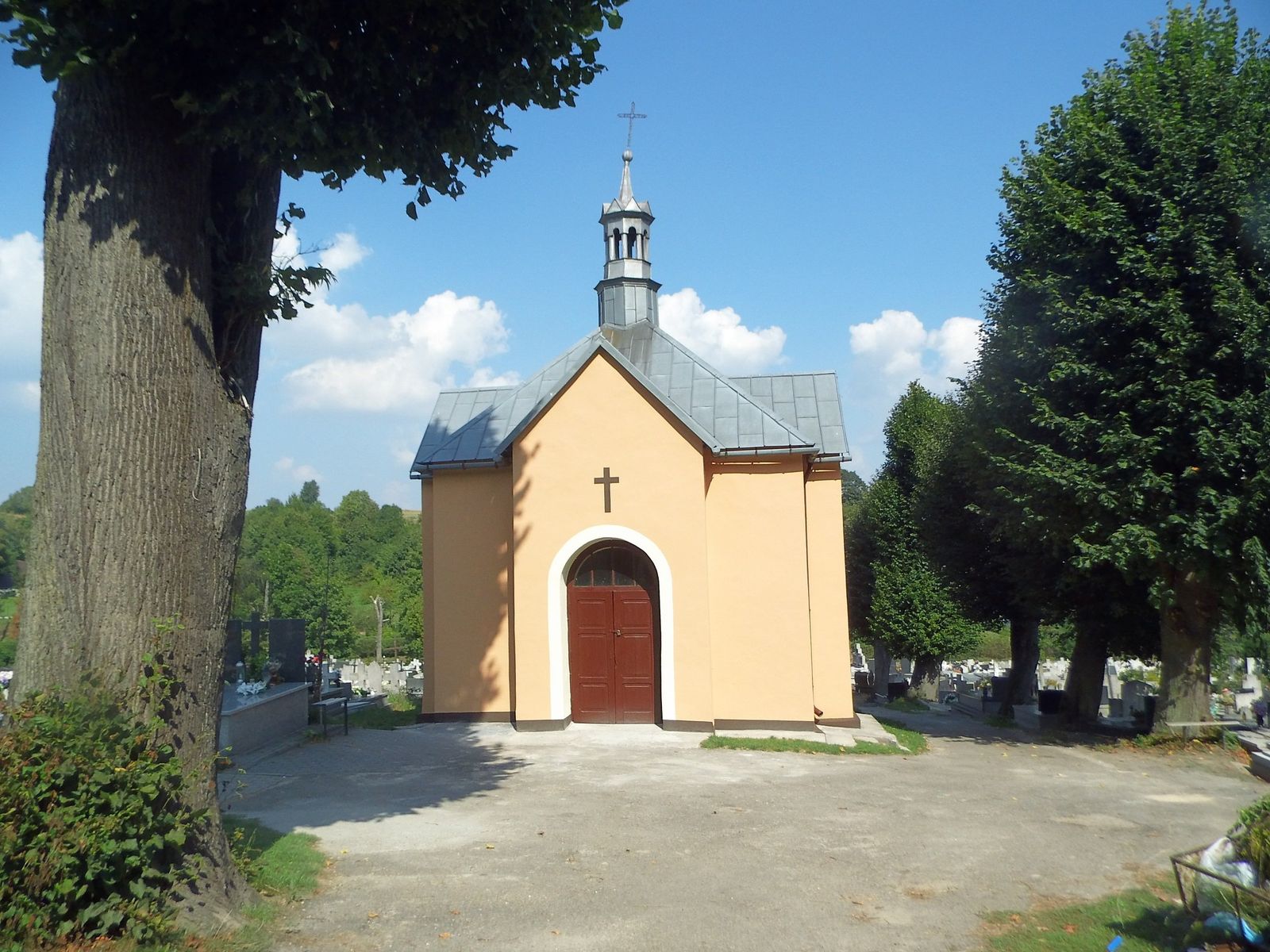 Prace na cmentarzu