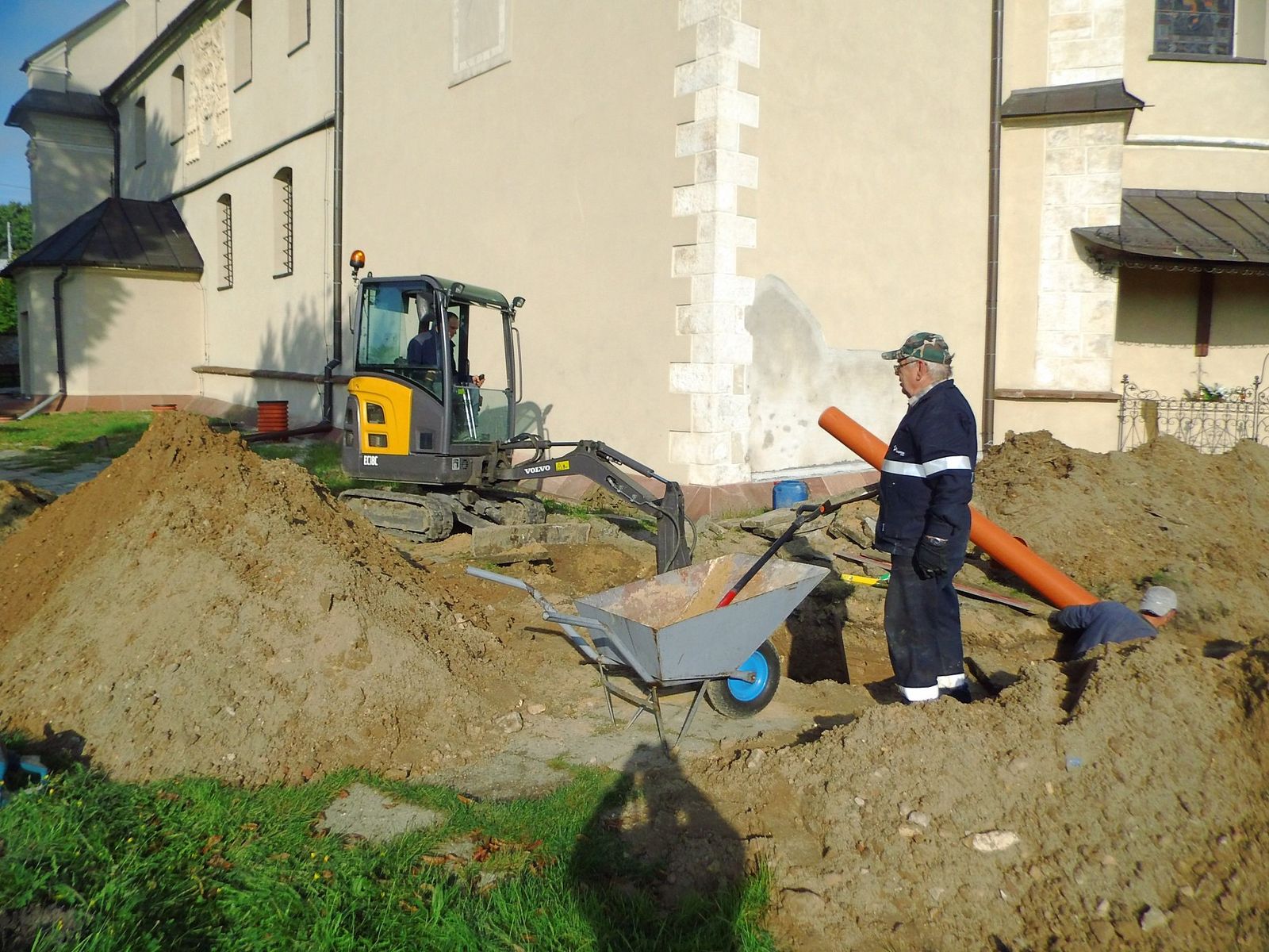 Prace arecheologiczno-budowlane wokół Naszej Kolegiaty
