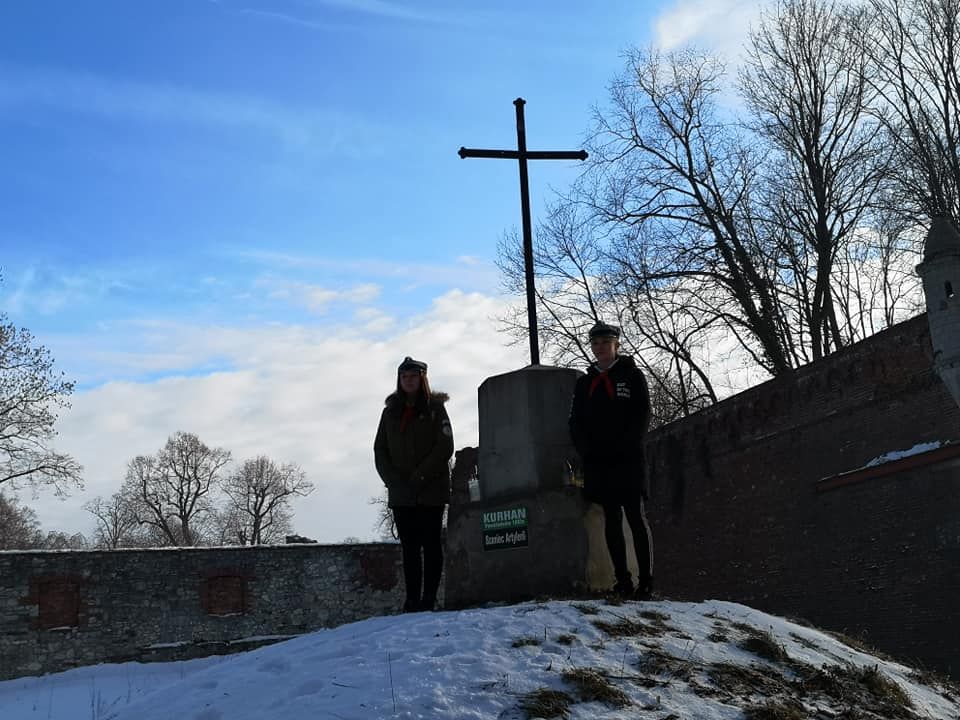Przemarsz pod kurhan powstańczy